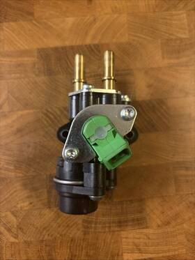 Ap6076009 Aprilia 841308 2013 Sr50 Factory Inlet Valve Assembly Used Like New