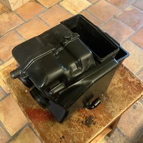 110381063 Kawasaki 87 Ninja Ex250 Airbox Assembly #110381063 Used Please Read Description