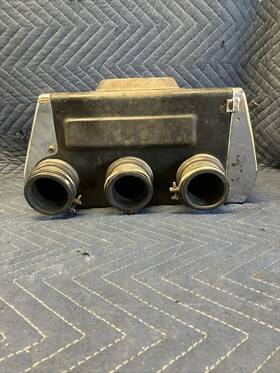 13700-31212 Lemans Suzuki Gt750 Air Cleaner Assy. 1973-77 P/n Used
