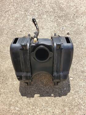 13700-14130 Suzuki 1981-1983 Rm125 Airbox Assembly Good Cond. Rm 125 Air Cleaner Box