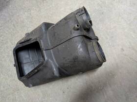 13700-44102 Suzuki 80 81 82 Gs 250 450 Oem Airbox Air Cleaner Housing Box