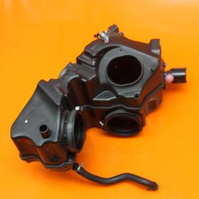 13710-48g31 Suzuki 13710-48g30 14-21 M109r Vzr1800 Oem Airbox Air Intake Filter Box