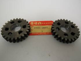 24331-28001 Suzuki Nos Ds185 Gt185 Rv125 Tc185 Third Driven Gear 24331-28001. Sold As 2
