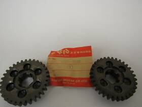 24341-05100 Suzuki Ts50/as50 4th Driven Gear Nos 1969-1974 Sold As 2 24341-05100 Suzuki Ts50/as50 4th Driven Gear Nos 1969-1974 Sold As 2