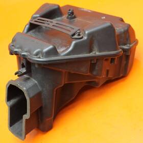 T2208159 Triumph 06-08 Daytona 675 Oem Airbox Air Intake Filter Box