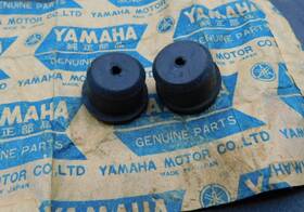122-24182-01-00 Yamaha Oem Rear Locating Damper Cushion Gas Fuel Tank - Ds7 R5 Rd250 Rd350 Fs1