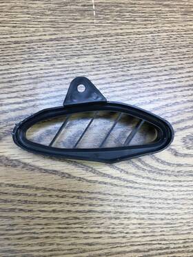 5vy-2837r-00-00 Yamaha R1 Yzfr1 2004-2006 Air Intake Grill 2 Right Part #