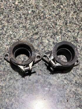 5y1-13596-01-00 Yamaha 1982 - 1984 Xt550 Xt 550 Intake Manifolds Carb Boots Oem Used