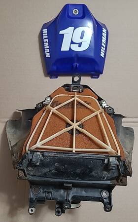 Br9-14412-00-00 Yamaha Airbox Cap Cover Cage Assembly 2019-2020 Yz250f Br9-14412-00-00 Yamaha Airbox Cap Cover Cage Assembly 2019-2020 Yz250f